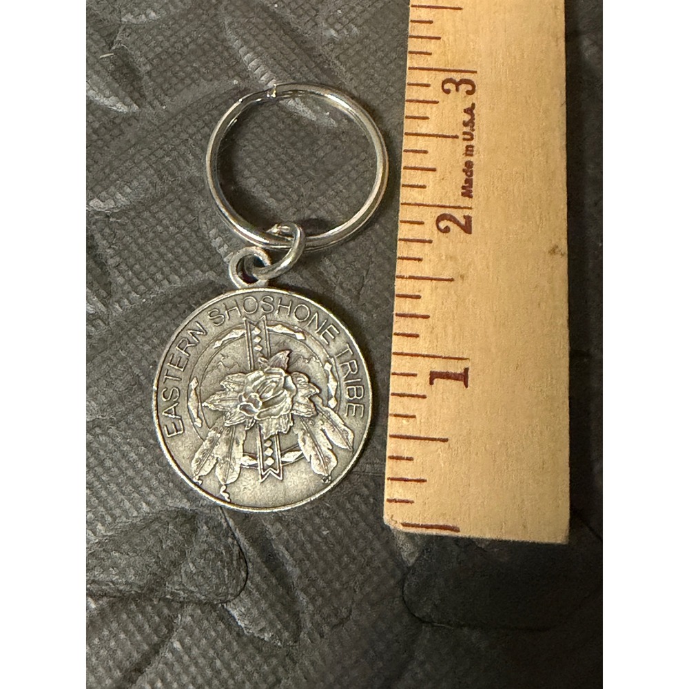 Keychain Eastern Shoshone Tribe Rose Feather Native American Silver Tone USA - Picture 4 of 5